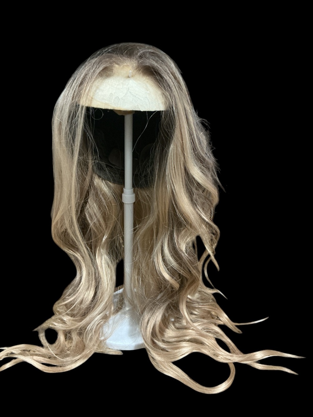 CSC Carmindy. Blonde Long Wavy Synthetic Wig – Natural Light Blonde